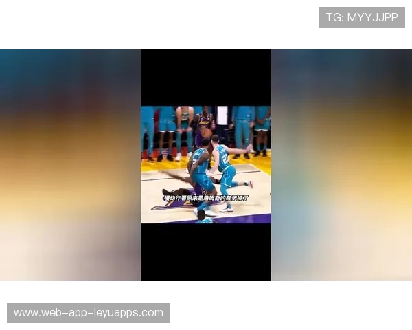 詹姆斯与队友赌注输掉后被罚烫咖啡，搞笑花絮走红