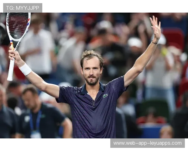 梅德韦杰夫底线防守稳健,晋级四强,梅德韦杰夫新职 梅德韦杰夫底线防守稳健,晋级四强,梅德韦杰夫新职